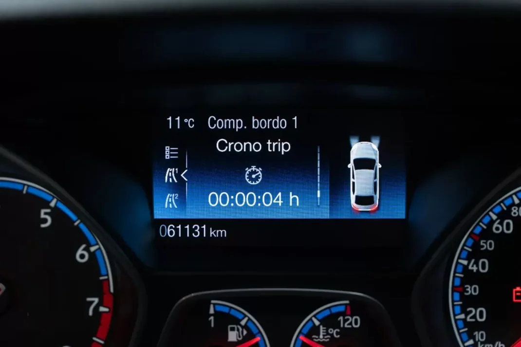 Ford Focus 2016 - 42950 EUR, 61000 km - AUTO.MOTO.pt - 61000km - foto 31 de 49