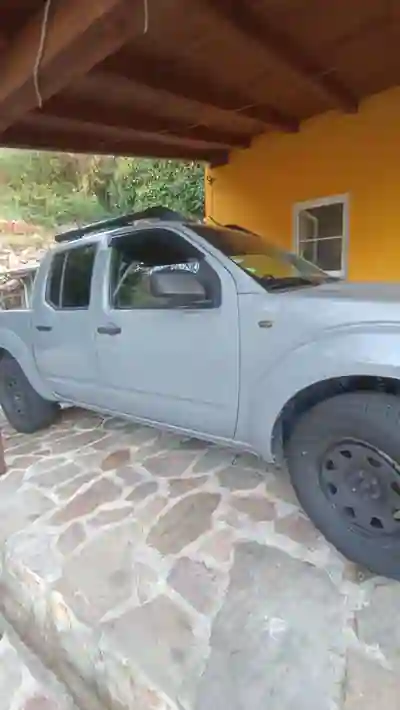 Nissan Navara 2005 - 13000 EUR, 293000 km - AUTO.MOTO.pt - 293000km - foto 2 de 14