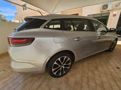 Renault Mégane 2022 - 20200 EUR, 55525 km - AUTO.MOTO.pt - 55525km - foto 14 de 18