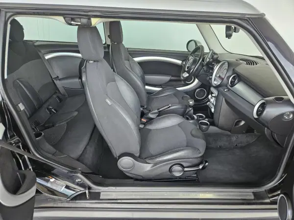 MINI Clubman 2010 - 4950 EUR, 298000 km - AUTO.MOTO.pt - 298000km - foto 6 de 7