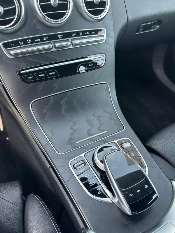 Mercedes-Benz C 300 2019 - 25950 EUR, 165000 km - AUTO.MOTO.pt - 165000km - foto 8 de 9