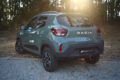 Dacia Spring 2023 - 12990 EUR, 66000 km - AUTO.MOTO.pt - 66000km - foto 7 de 15