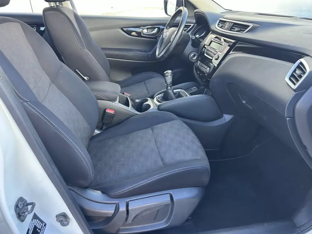 Nissan Qashqai 2017 - 17750 EUR, 67800 km - AUTO.MOTO.pt - 67800km - foto 8 de 17