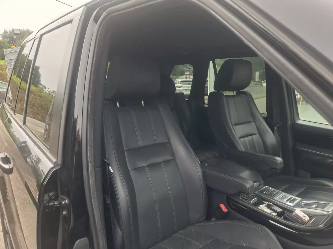 Land Rover Range Rover Sport 2012 - 23500 EUR, 114000 km - 114000km - foto 7 de 19