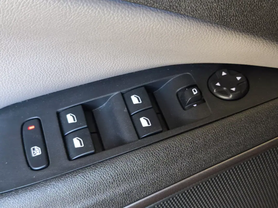 Opel Crossland X 2018 - 13990 EUR, 70165 km - AUTO.MOTO.pt - 70165km - foto 14 de 21