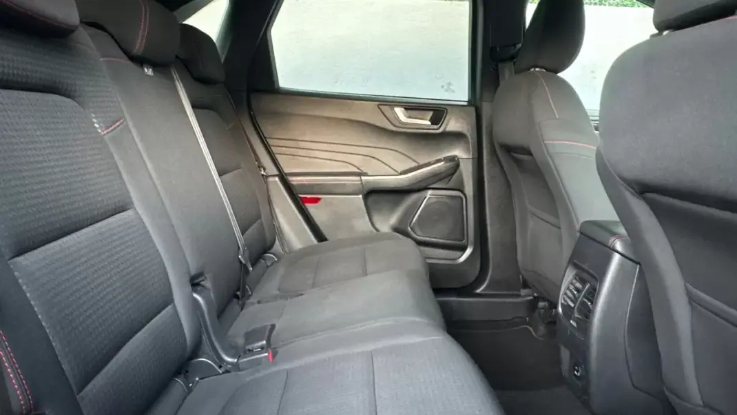 Ford Kuga 2022 - 15400 EUR, 108000 km - AUTO.MOTO.pt - 108000km - foto 10 de 12