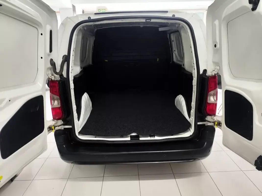 Peugeot Partner 1.6 HDI , 3 Lug. , Iva Dedutivel 2019 - 12480 EUR, 157000 km - AUTO.MOTO.pt - 157000km - foto 8 de 21