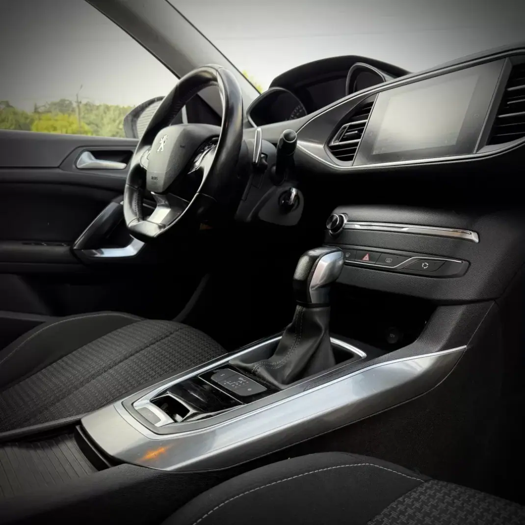 Peugeot 308 2019 - 11900 EUR, 145099 km - 145099km - foto 7 de 7