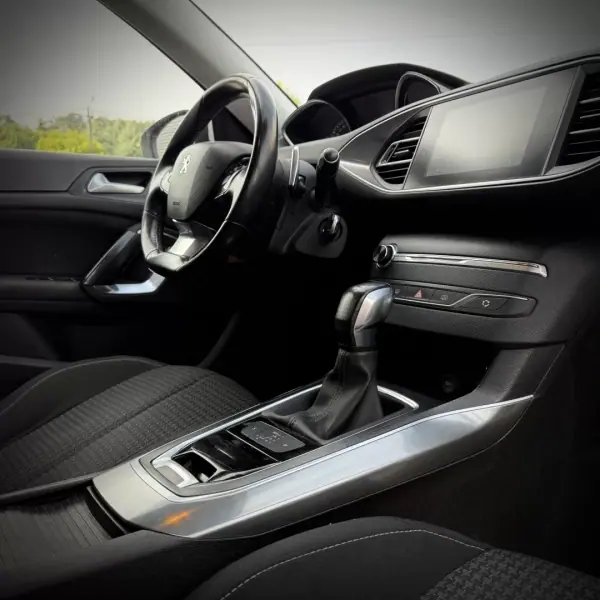 Peugeot 308 2019 - 11900 EUR, 145099 km - AUTO.MOTO.pt - 145099km - foto 7 de 7
