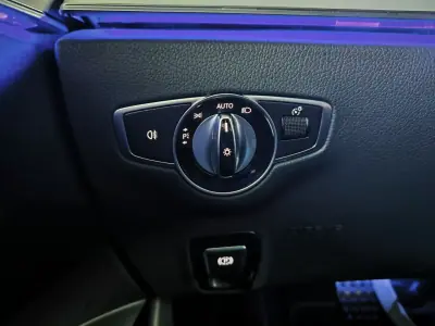 Mercedes-Benz E 300 2022 - 35950 EUR, 122245 km - AUTO.MOTO.pt - 122245km - foto 40 de 43