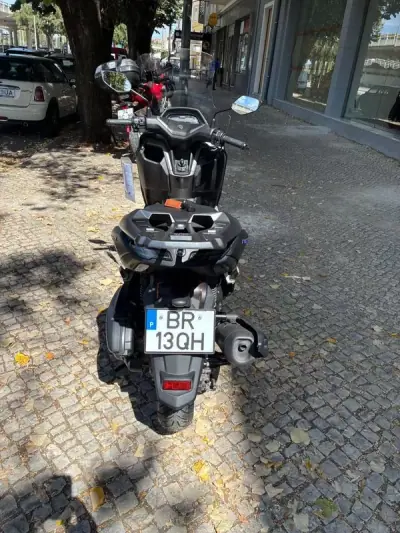 Yamaha NMAX 2025 - 2650 EUR, 34635 km - foto 4 de 12