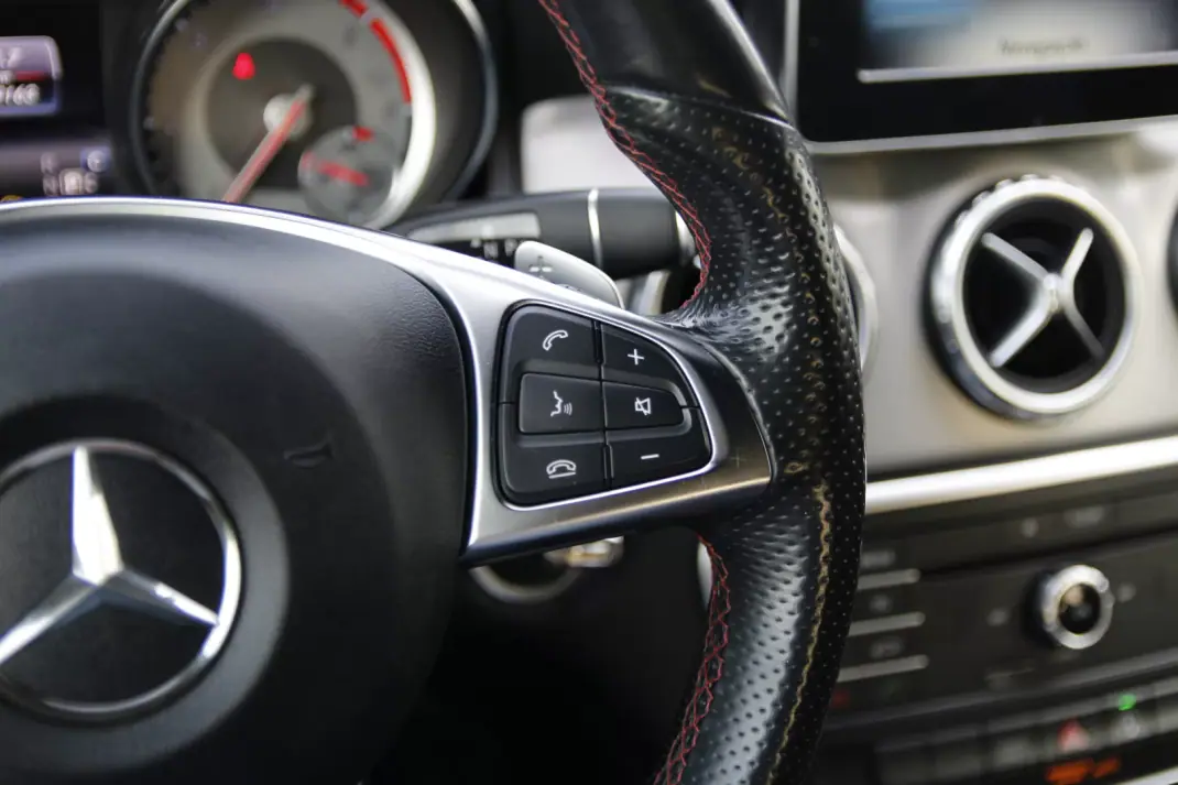 Mercedes-Benz GLA 180 2016 - 22500 EUR, 148000 km - AUTO.MOTO.pt - 148000km - foto 20 de 32