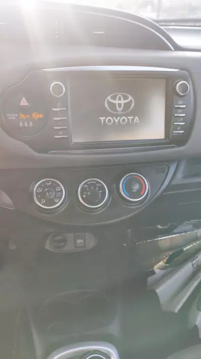 Toyota Yaris 2020 - 12579 EUR, 190178 km - AUTO.MOTO.pt - 190178km - foto 5 de 15