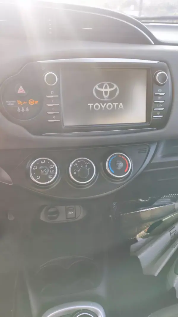 Toyota Yaris 2020 - 12579 EUR, 190178 km - AUTO.MOTO.pt - 190178km - foto 5 de 15