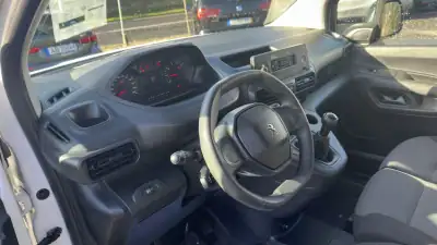 Peugeot Partner 1.6 BluHdi Pro 2019 - 12490 EUR, 144000 km - AUTO.MOTO.pt - 144000km - foto 18 de 19