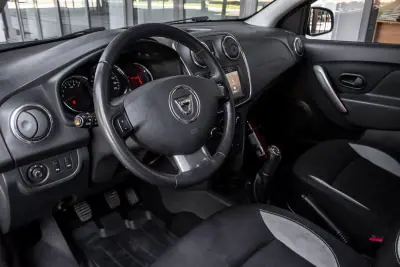 Dacia Sandero 2018 - 9750 EUR, 160273 km - AUTO.MOTO.pt - 160273km - foto 17 de 30