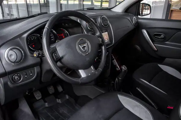 Dacia Sandero 2018 - 9750 EUR, 160273 km - AUTO.MOTO.pt - 160273km - foto 17 de 30