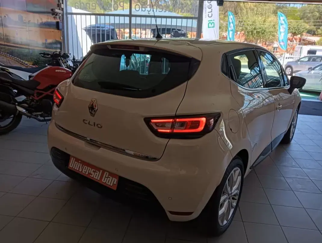 Renault Clio 2018 - 12900 EUR, 129000 km - AUTO.MOTO.pt - 129000km - foto 3 de 20