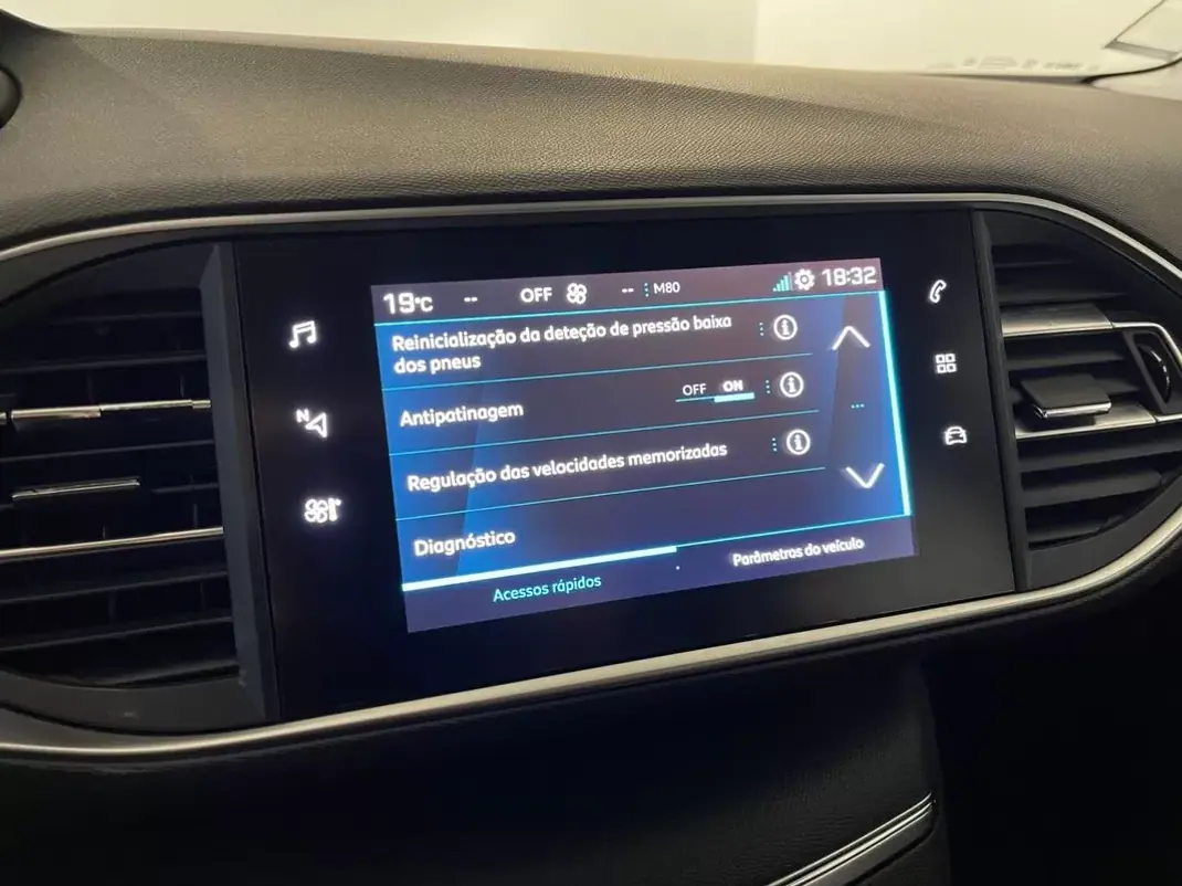 Peugeot 308 2019 - 11250 EUR, 107000 km - AUTO.MOTO.pt - 107000km - foto 20 de 27