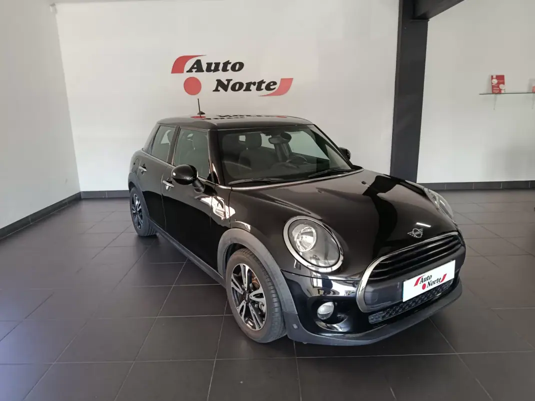 MINI Cooper 2019 - 16200 EUR, 80000 km - 80000km - foto 12 de 52