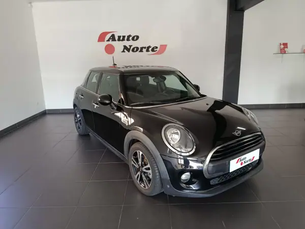 MINI Cooper 2019 - 16500 EUR, 80000 km - AUTO.MOTO.pt - 80000km - foto 12 de 52