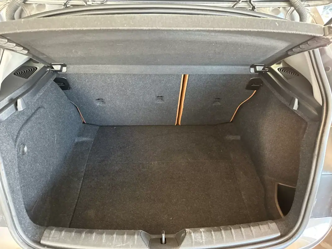 BMW 116 2011 - 13900 EUR, 210181 km - AUTO.MOTO.pt - 210181km - foto 19 de 22