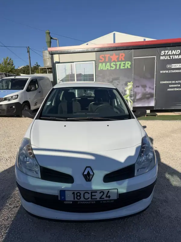 Renault Clio 2006 - 3850 EUR, 254586 km - AUTO.MOTO.pt - 254586km - foto 2 de 19