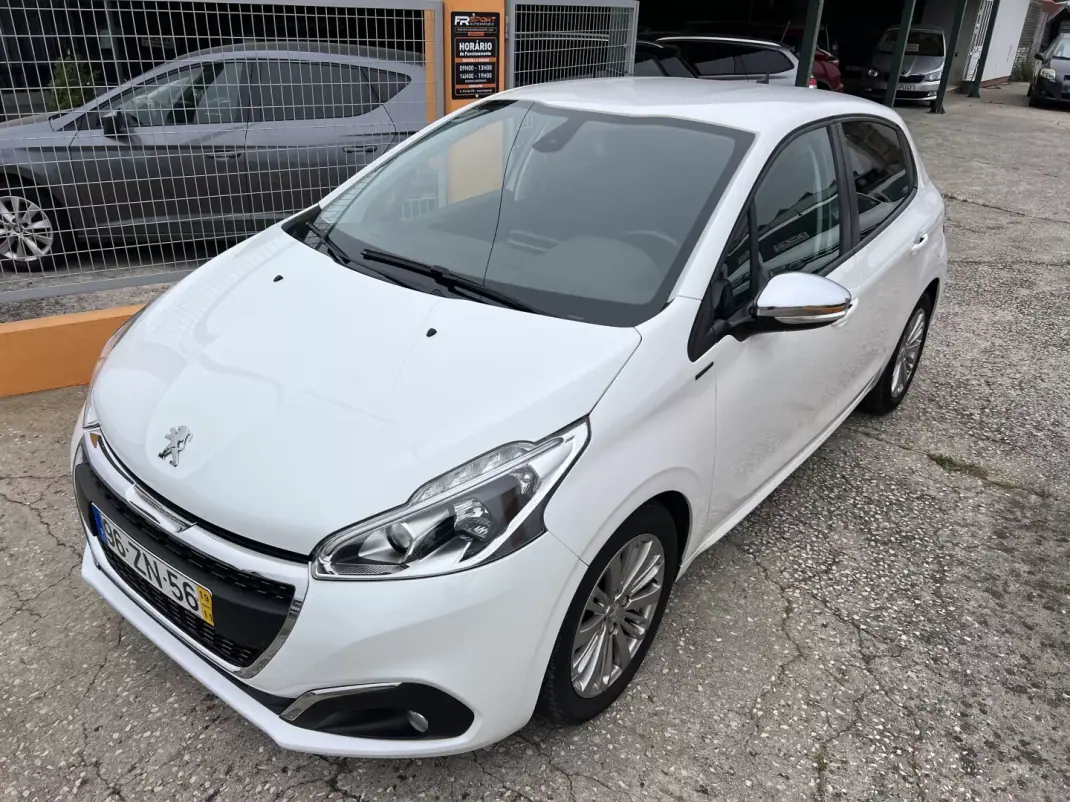 Peugeot 208 2019 - 10450 EUR, 92371 km - 92371km - foto 3 de 12