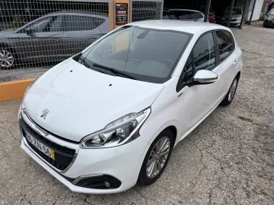 Peugeot 208 2019 - 10450 EUR, 92371 km - AUTO.MOTO.pt - 92371km - foto 3 de 12