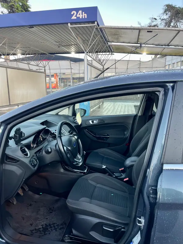 Ford Fiesta 2015 - 6000 EUR, 140000 km - AUTO.MOTO.pt - 140000km - foto 3 de 7