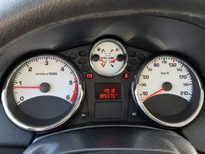 Peugeot 207 2010 — photo 6 of 7