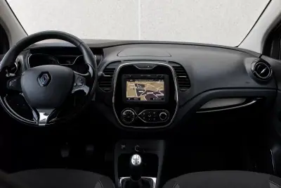Renault Captur 2015 - 11850 EUR, 76500 km - AUTO.MOTO.pt - 76500km - foto 12 de 24