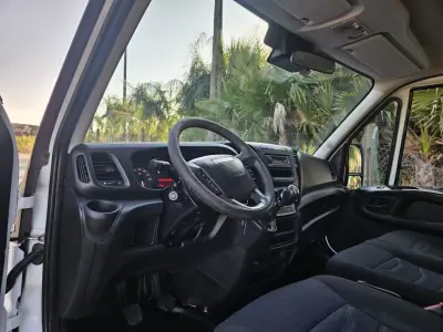 Iveco 2017 - 23750 EUR, 240000 km - AUTO.MOTO.pt - 240000km - foto 7 de 10