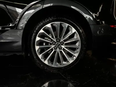 Audi Q8 e-Tron Sportback 2024 - 59990 EUR, 24200 km - AUTO.MOTO.pt - 24200km - foto 15 de 34