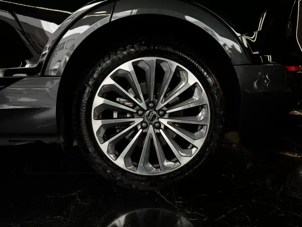 Audi Q8 e-Tron Sportback 2024 - 54990 EUR, 24200 km - AUTO.MOTO.pt - 24200km - foto 15 de 34