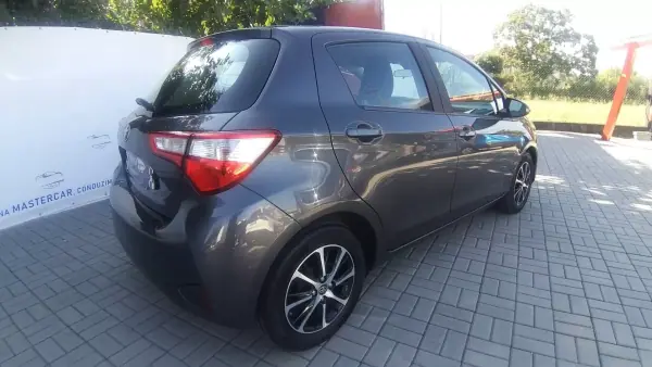 Toyota Yaris 2020 - 12990 EUR, 108986 km - AUTO.MOTO.pt - 108986km - foto 5 de 26