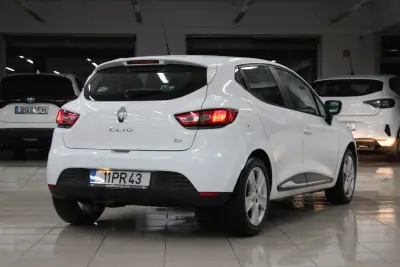 Renault Clio 2015 - 7900 EUR, 146950 km - AUTO.MOTO.pt - 146950km - foto 2 de 15