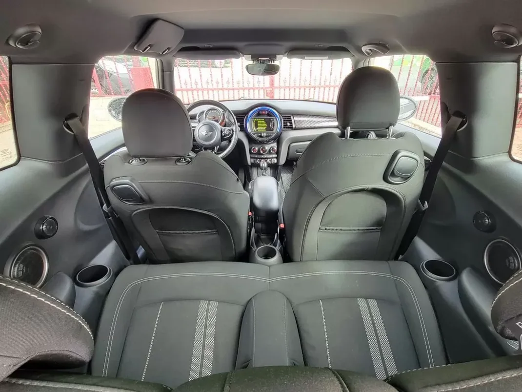 MINI Cooper 2015 - 20990 EUR, 182000 km - AUTO.MOTO.pt - 182000km - foto 18 de 33