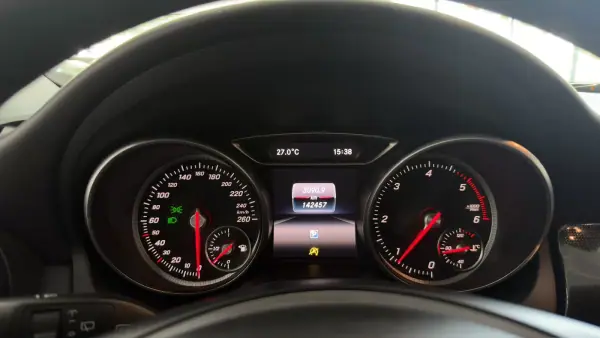 Mercedes-Benz CLA 180 2016 - 16990 EUR, 142457 km - AUTO.MOTO.pt - 142457km - foto 23 de 26