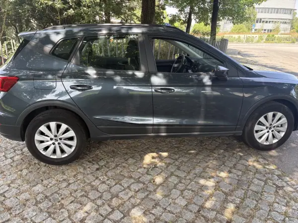 SEAT Arona 2025 - 22000 EUR, 10000 km - AUTO.MOTO.pt - 10000km - foto 13 de 27