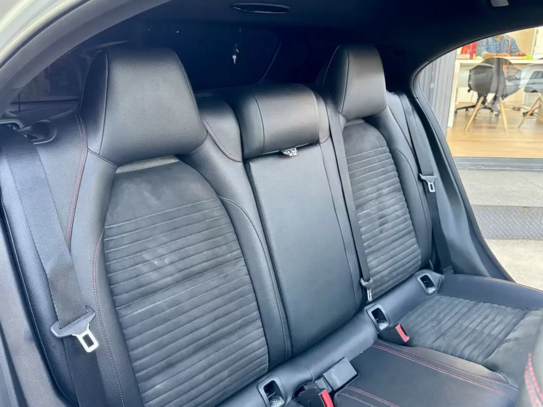 Mercedes-Benz A 180 2015 - 16500 EUR, 170000 km - AUTO.MOTO.pt - 170000km - foto 20 de 23