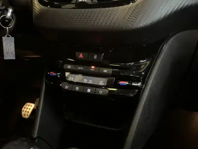 Peugeot 2008 2016 - 10990 EUR, 60000 km - AUTO.MOTO.pt - 60000km - foto 46 de 60