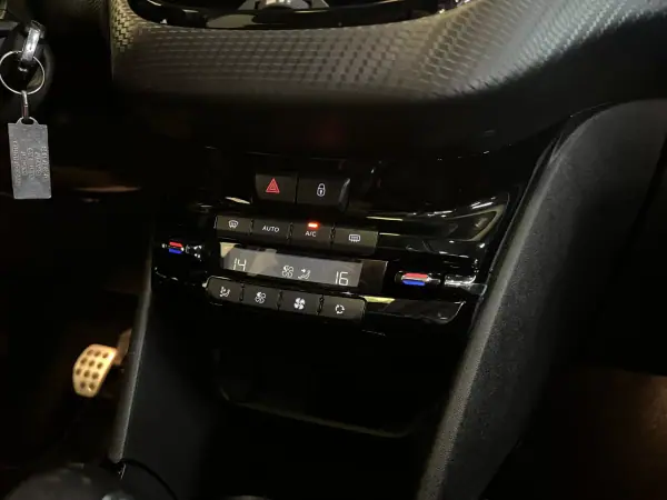 Peugeot 2008 2016 - 10990 EUR, 60000 km - AUTO.MOTO.pt - 60000km - foto 46 de 60
