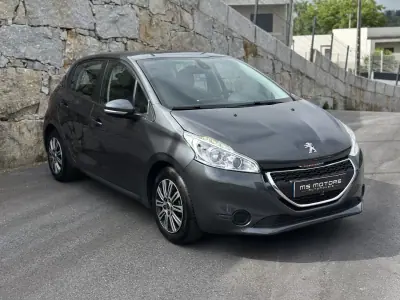 Peugeot 208 2015 - 7990 EUR, 73000 km - AUTO.MOTO.pt - 73000km - foto 11 de 51