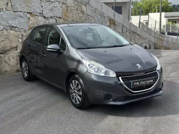 Peugeot 208 2015 - 7990 EUR, 73000 km - AUTO.MOTO.pt - 73000km - foto 11 de 51