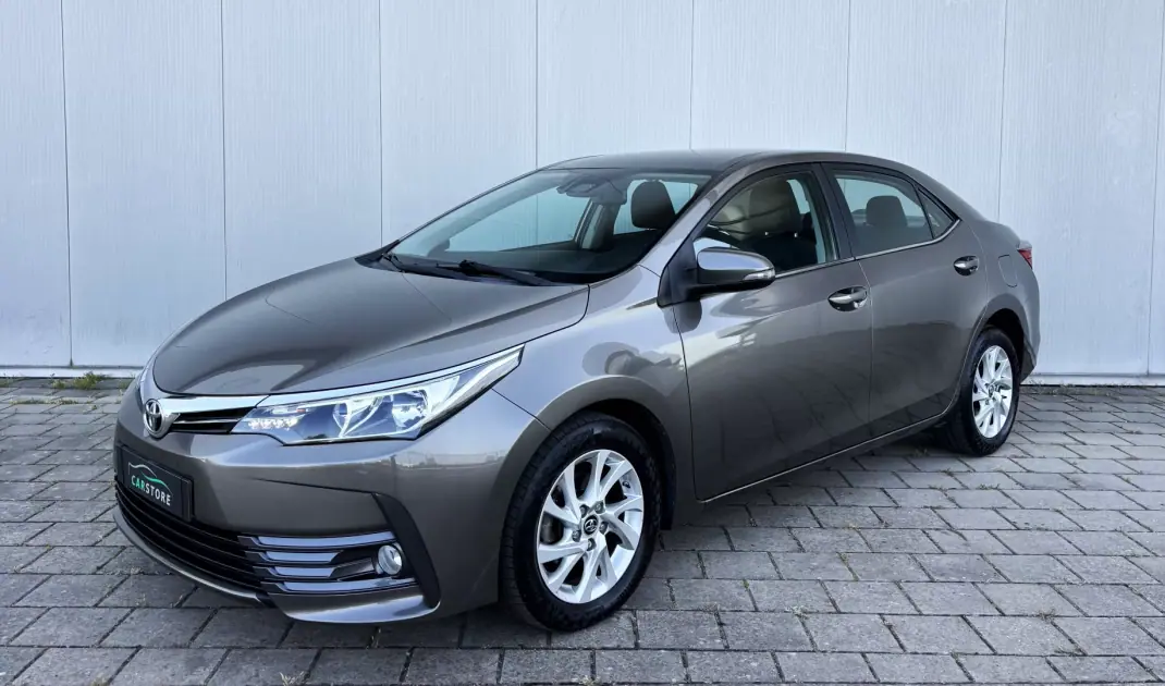Toyota Corolla 2017 - 17200 EUR, 85000 km - AUTO.MOTO.pt - 85000km - foto 1 de 36