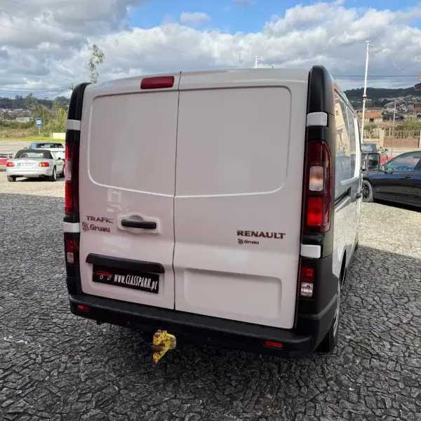 Renault TRAFIC 1.6 DCI GRAND COMFORT 2018 - 11500 EUR, 204000 km - AUTO.MOTO.pt - 204000km - foto 5 de 14