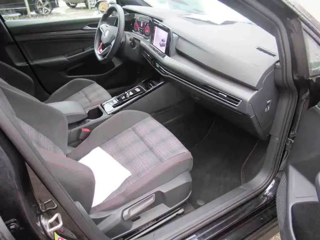 Volkswagen Golf 2023 - 33990 EUR, 20431 km - AUTO.MOTO.pt - 20431km - foto 5 de 8