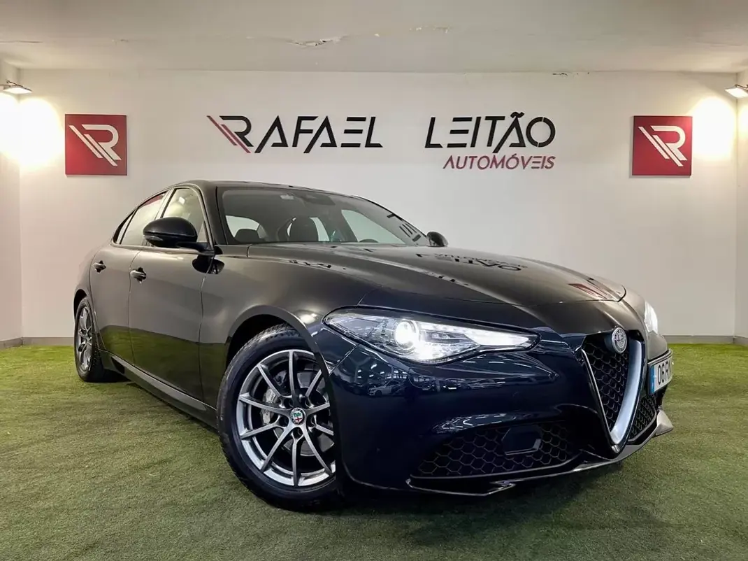 Alfa Romeo Giulia 2016 - 18500 EUR, 153000 km - AUTO.MOTO.pt - 153000km - foto 4 de 35