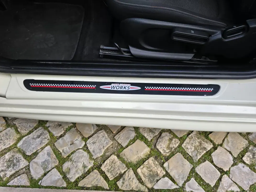 MINI Cooper 2017 - 14999 EUR, 166333 km - AUTO.MOTO.pt - 166333km - foto 10 de 24